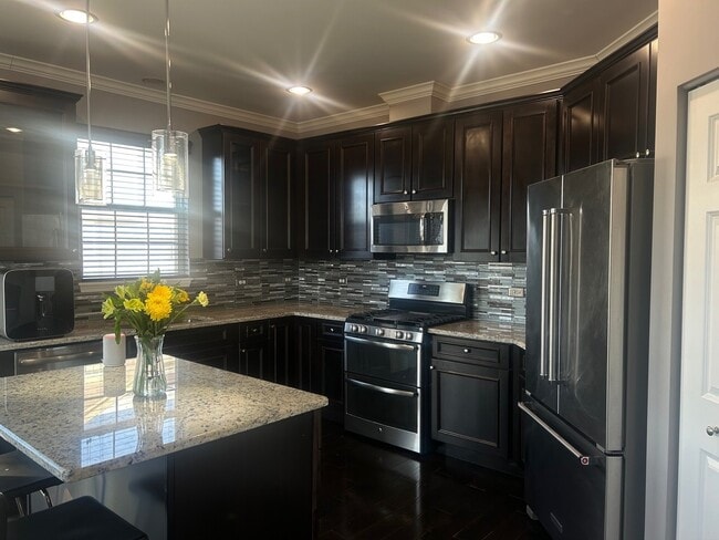 Building Photo - 2995 Henley Ln