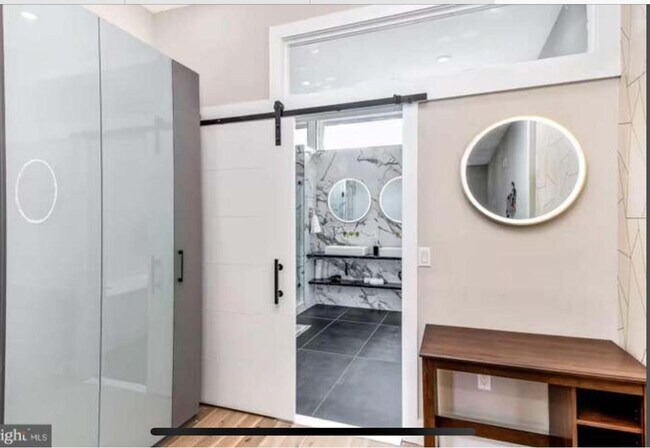 Building Photo - 2309 Dickinson St