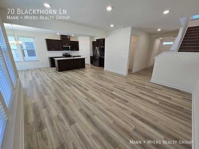Building Photo - 70 Blackthorn Ln