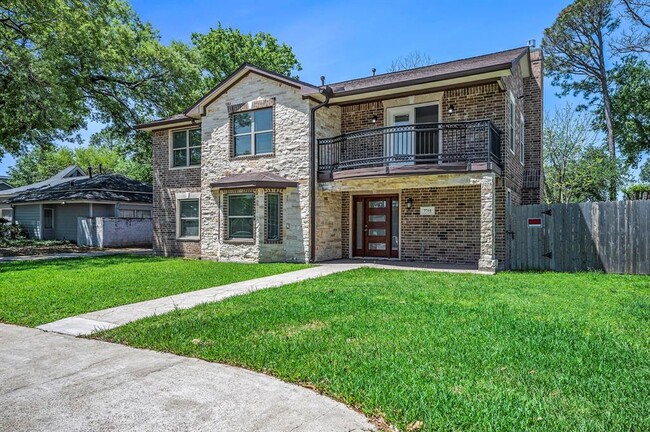 Building Photo - 7711 Antoine Dr