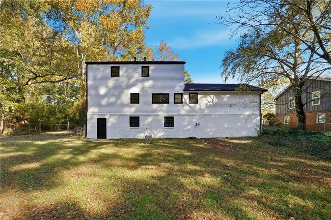 Building Photo - 6917 Laurel Wood Dr