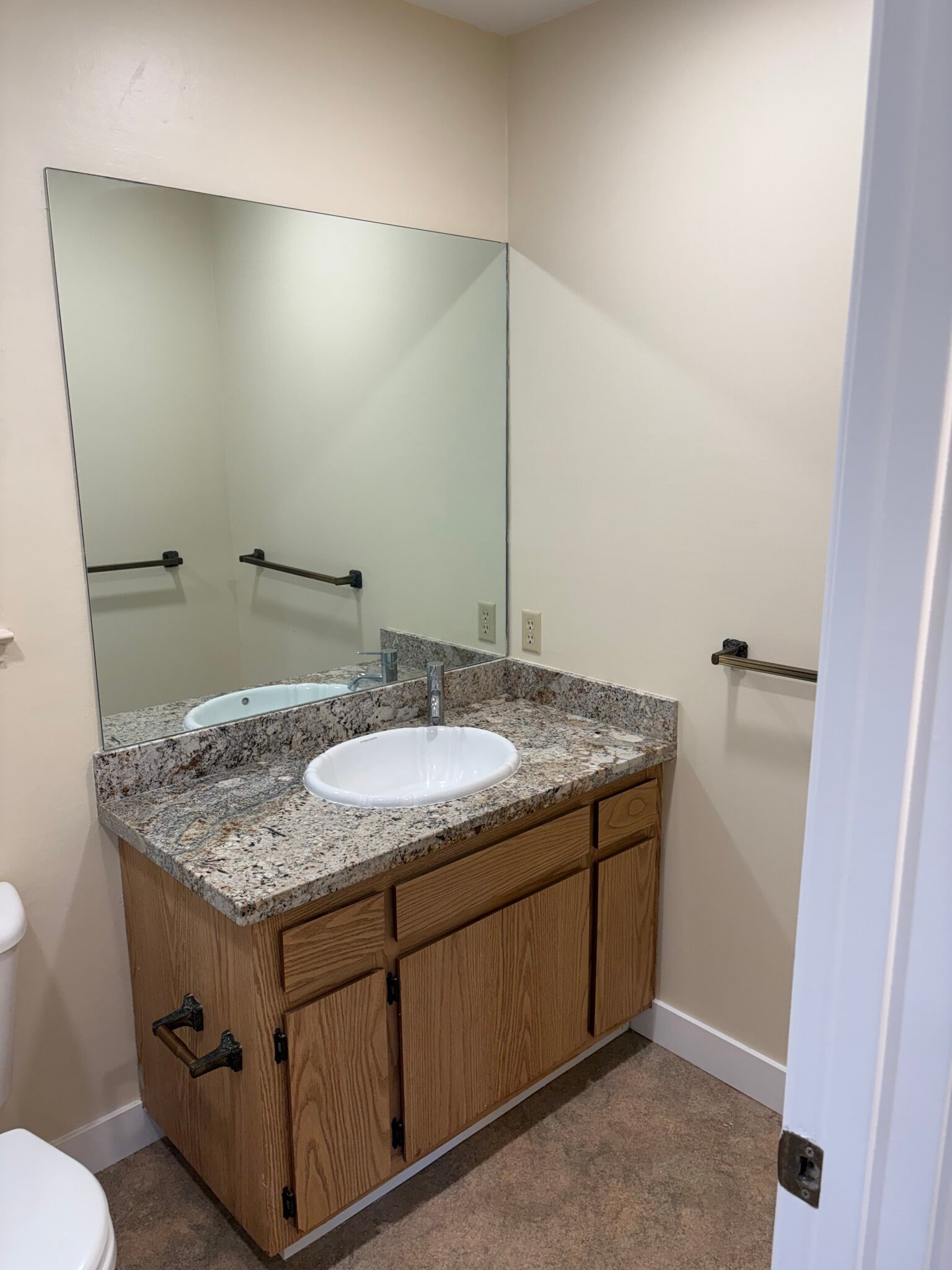 Building Photo - 22462 Salem Ave