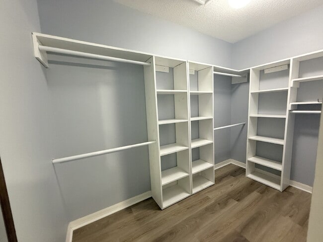 Building Photo - 2-Bed Oasis with 2.5 Baths on Silver Falls...