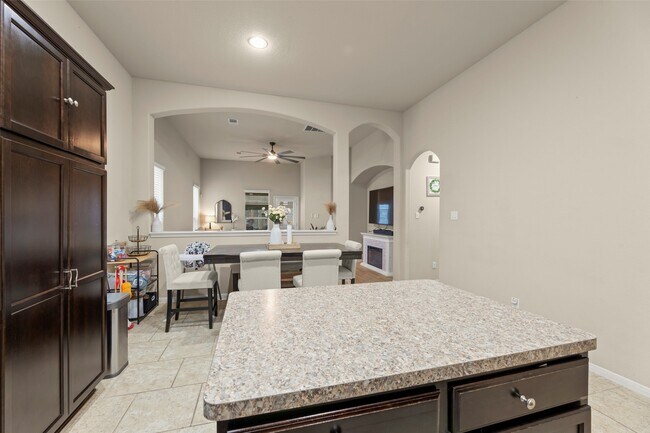 Building Photo - 2135 Harmon Crest Ct