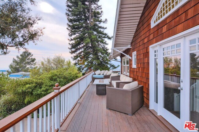 Building Photo - 2172 Argyle Ave