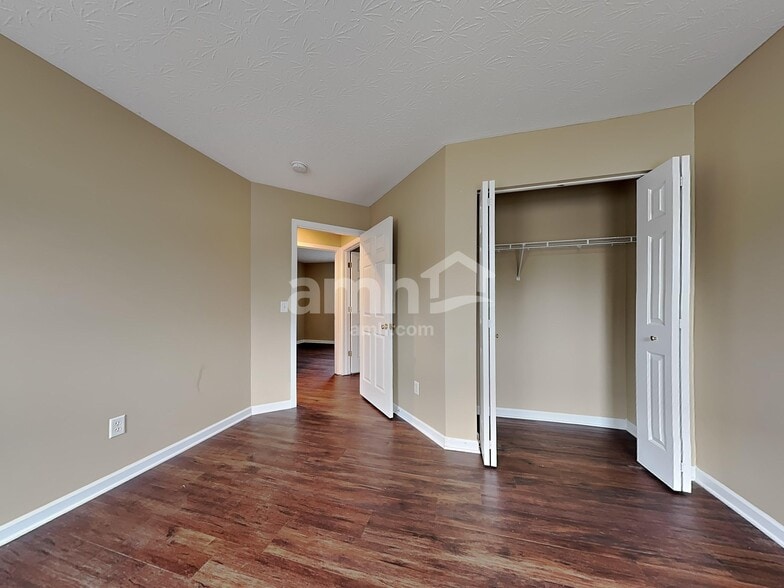 Building Photo - 15 Woodsong Ct