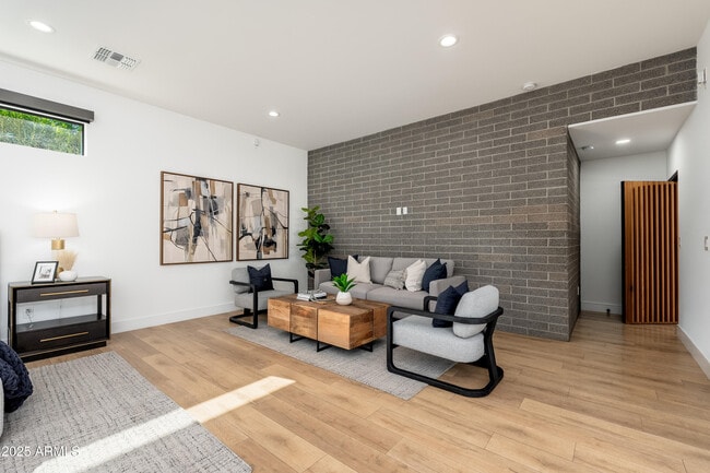 Building Photo - 4421 E Earll Dr