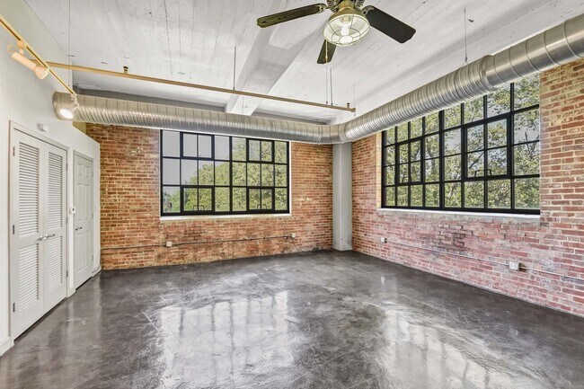 Building Photo - Hyacinth Lofts