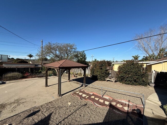 Building Photo - Stunning Fully Furnished 3 Bed-3 Bath Home with Den - Over 2300 Sq Ft.