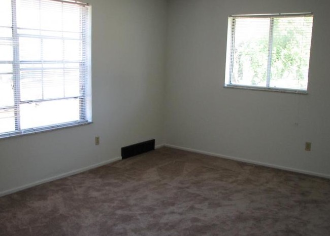Building Photo - La Salette Apartments