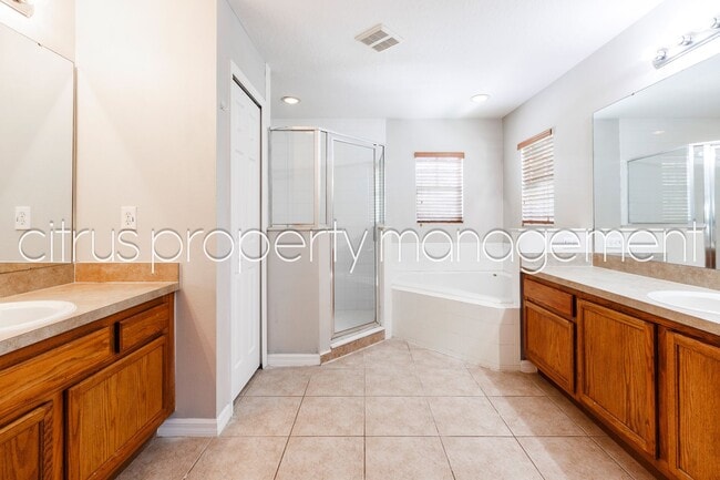 Building Photo - Spacious 4/3 in Independence Available Now!
