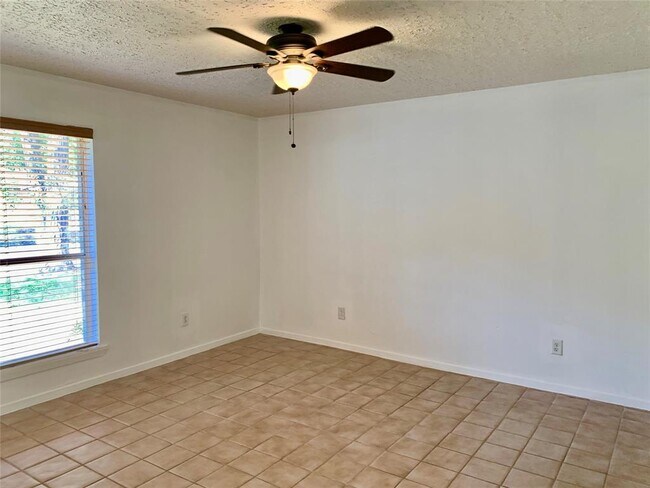 Building Photo - 2793 Spring Moss Dr