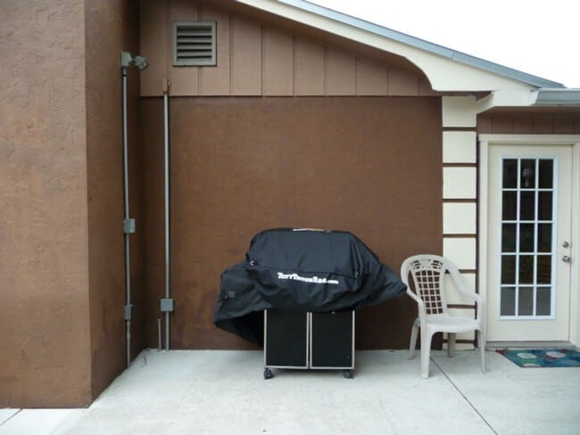 Building Photo - 3/2.5 in Sebastian FL