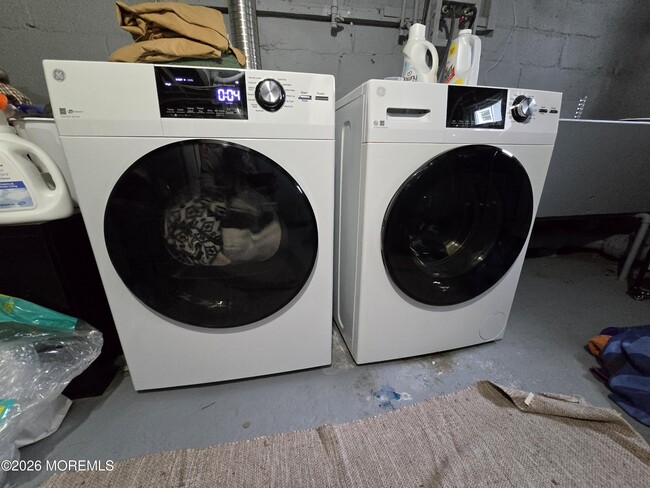 Building Photo - 305 3rd Ave