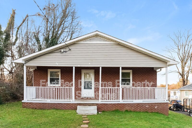 Primary Photo - 2008 Row St