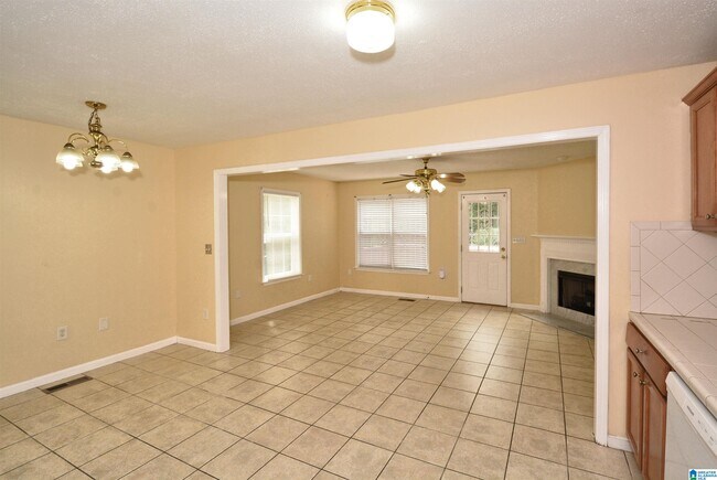 Building Photo - 1721 Maralyn Dr