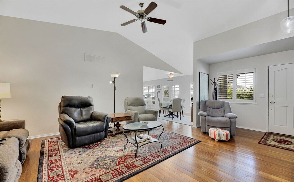 Building Photo - 1486 SE Camano Dr