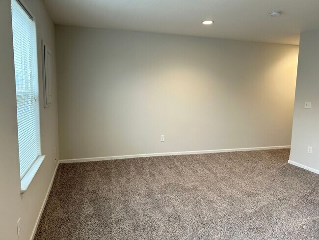 Building Photo - 3 Bed Townhome in Grain Valley