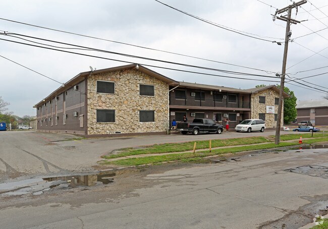 Primary Photo - Casa Mia Apartments