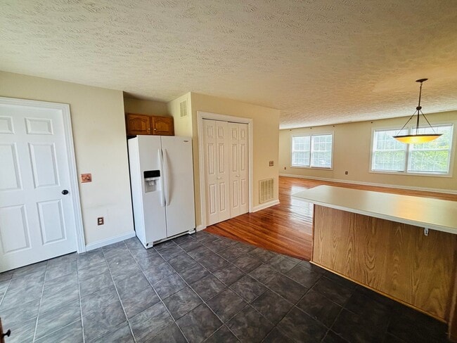 Building Photo - 305 Silver Leaf Dr NW
