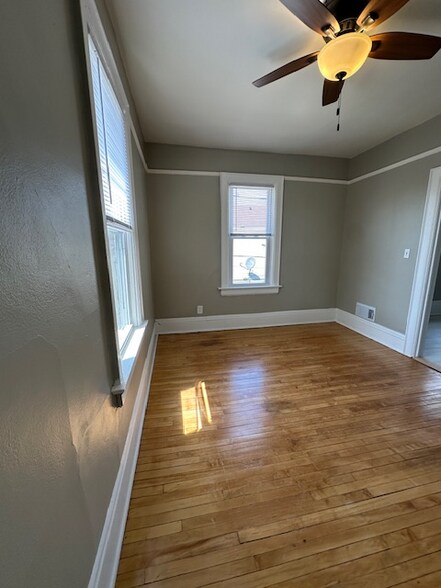 Building Photo - 919 E Clarke St