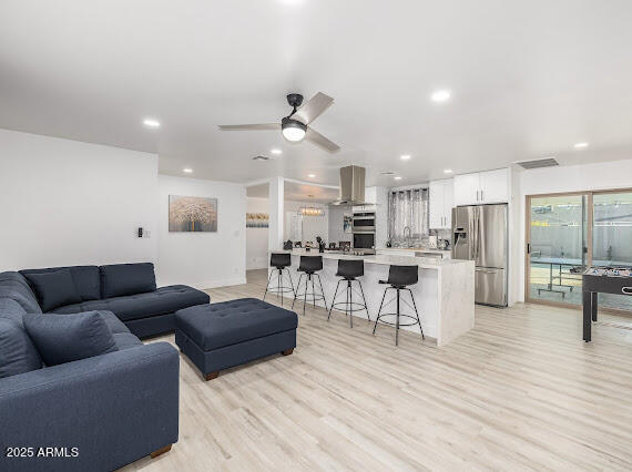 Building Photo - 1101 E Balboa Dr