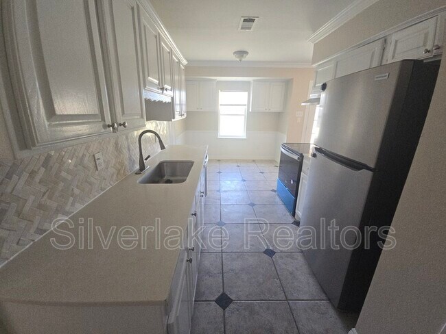 Building Photo - 2429 Salmon St