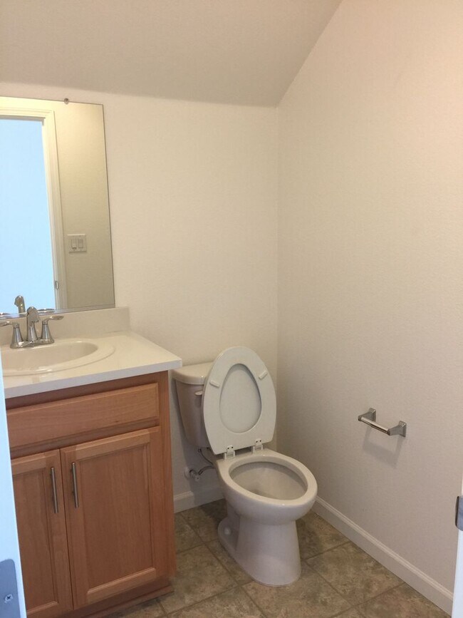 Building Photo - Spacious 3 Bedroom, newer home in South Sacramento