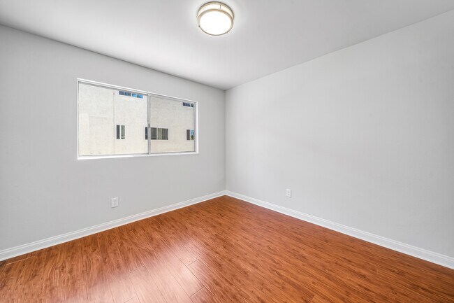 Building Photo - 11260 Overland Ave