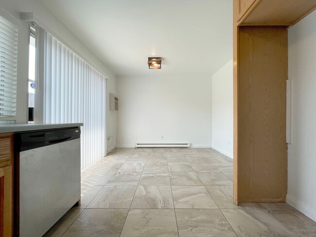 Building Photo - 3 Bed + 1.5 Bath + 2 Car Garage