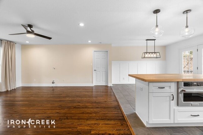 Building Photo - 8 Rose Briar Cir