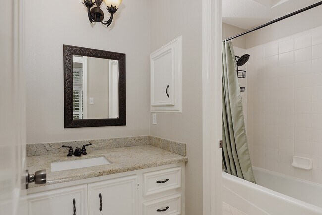 Building Photo - 2 Silverstrand Pl