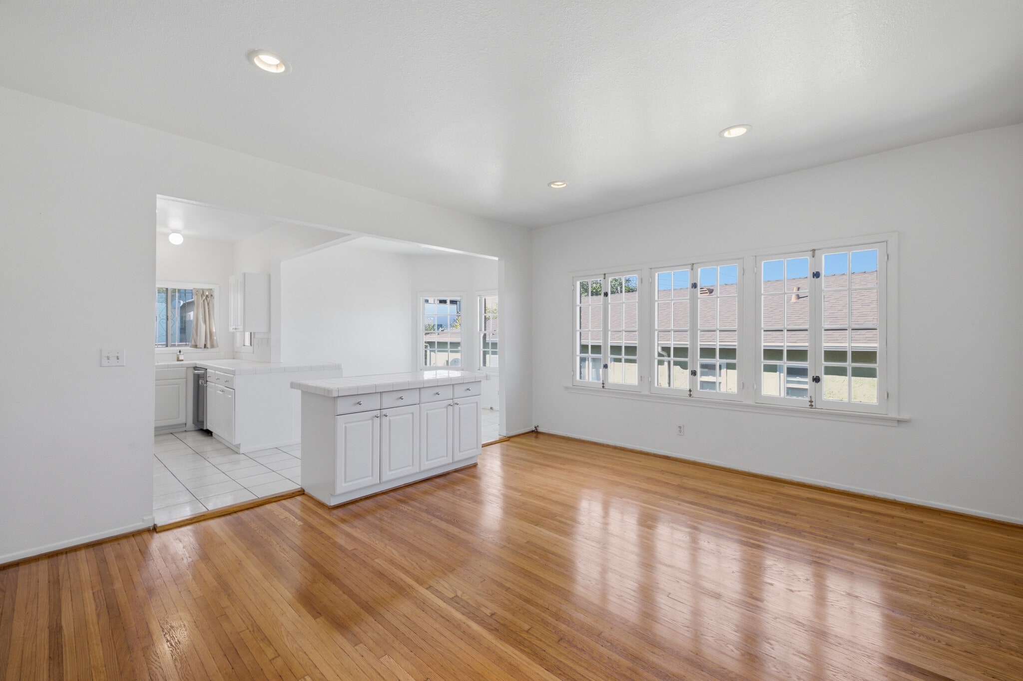 Open kitchen - 1097 S Orange Dr