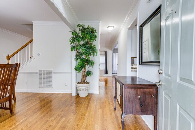 Building Photo - Spacious Spring Hill Rental in Sought-After Wades Grove Community