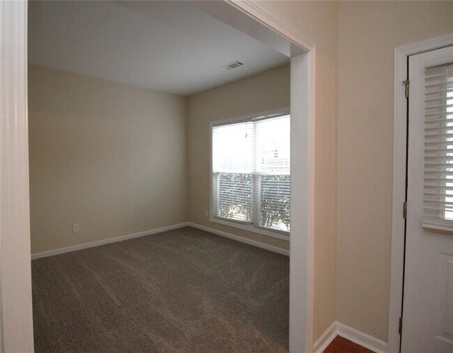 Building Photo - 5670 Winter Bluff Way NE