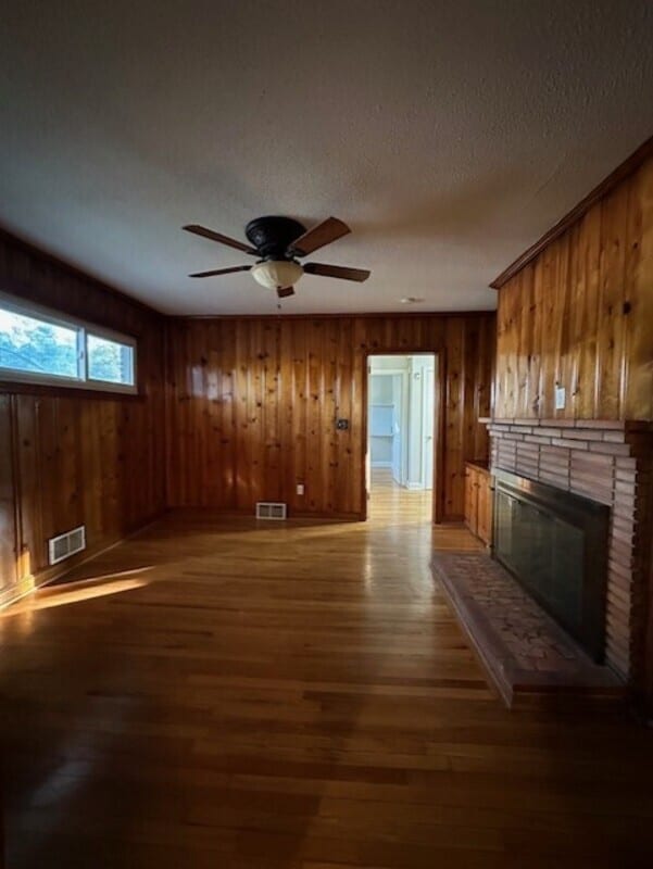 Building Photo - 1212 Deerwood St