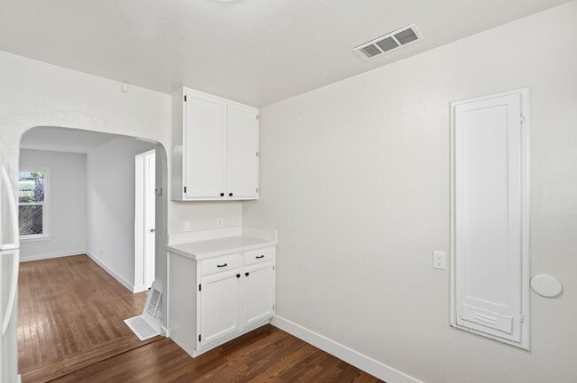 Building Photo - 541 Jackson Ave