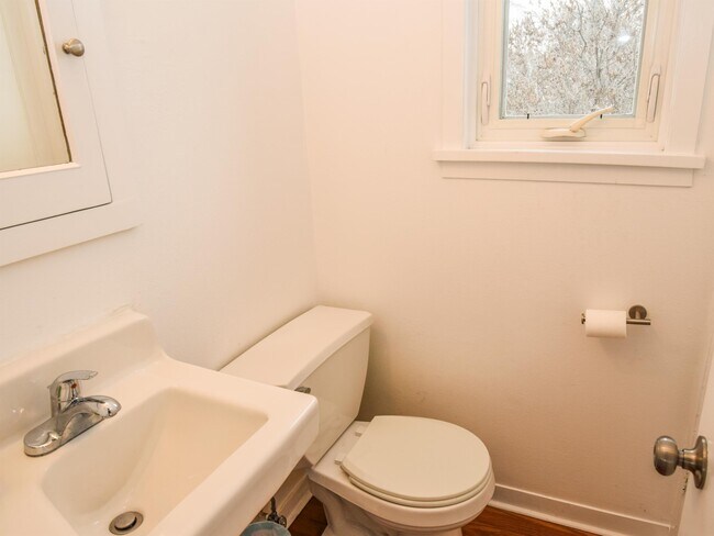 Building Photo - 143 S State St