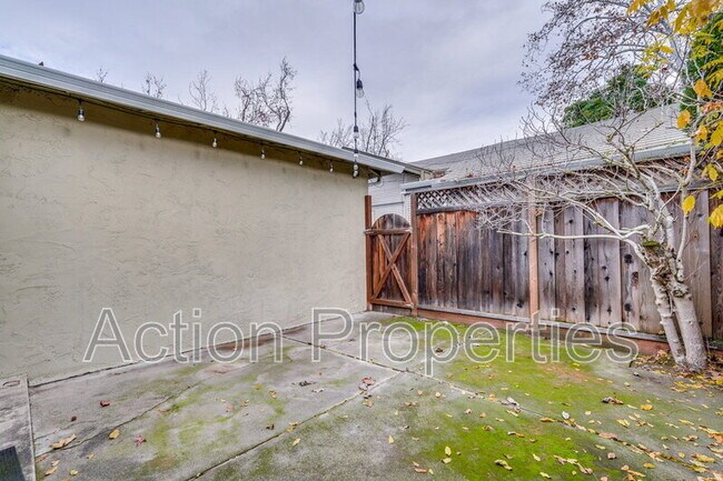 Building Photo - 1575 California St