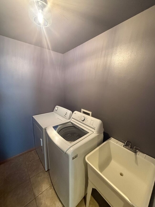 Building Photo - Remodeled 3BR 3BA Duplex in Black Earth – $2,950 Month-to-Month