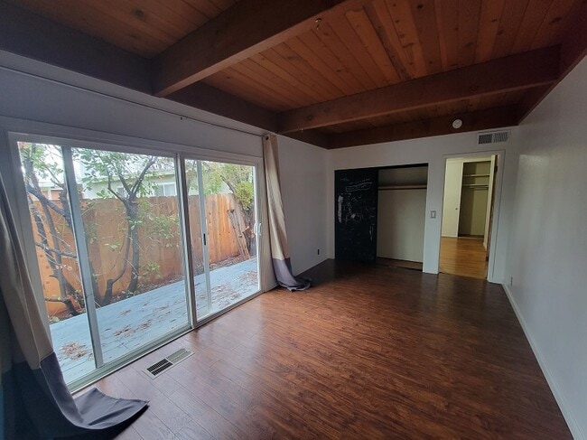Building Photo - 485 Redwood Way