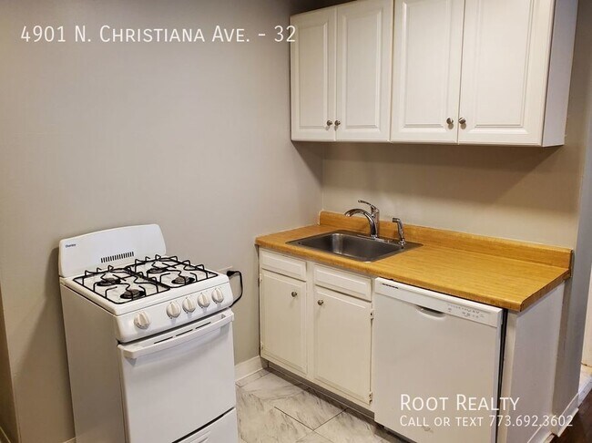 Building Photo - East Albany Park - Updated Garden-Level St...