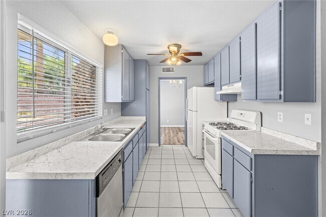 Building Photo - 6951 Wedgewood Way