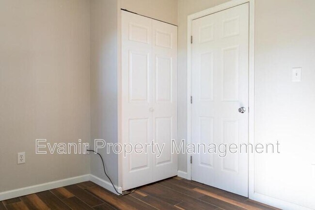 Building Photo - 1240 Berwald Dr