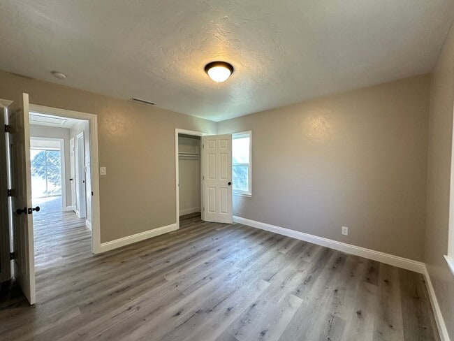 Building Photo - Remodeled Gem in Desirable Neighborhood