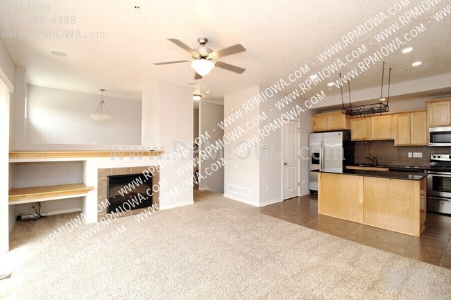 Building Photo - 216 NE Chalet Ln