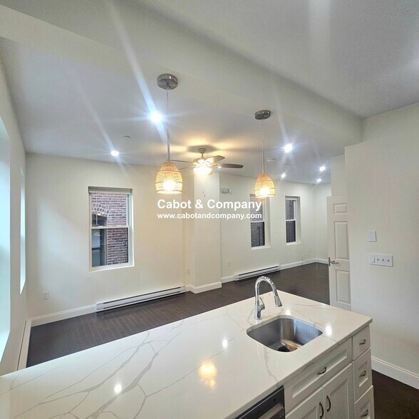 Building Photo - 49 Charter St