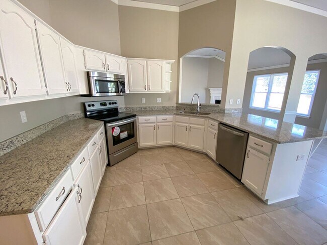 Building Photo - 4 bed, 2 bath in Cordova with ss appliance...
