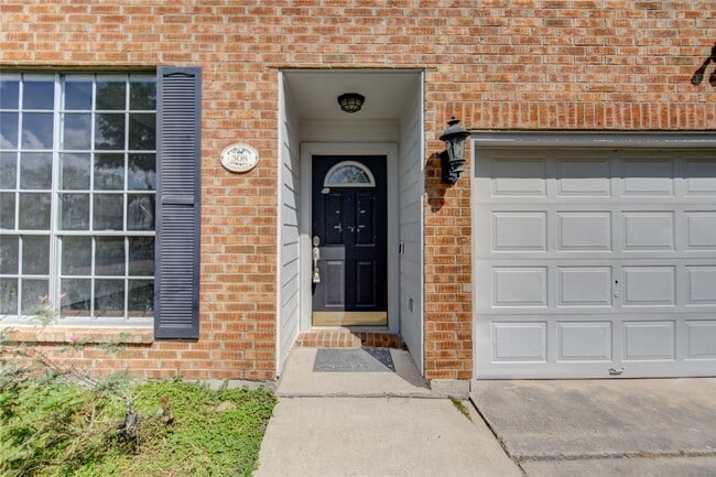 Building Photo - 308 N Ranch House Rd