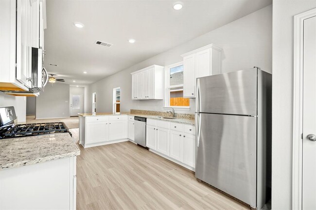 Building Photo - 15846 Berry Hl Dr